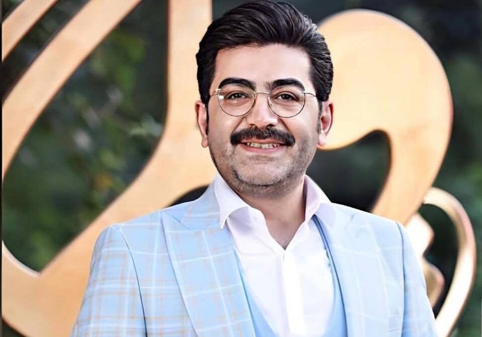 فرزاد حسنی