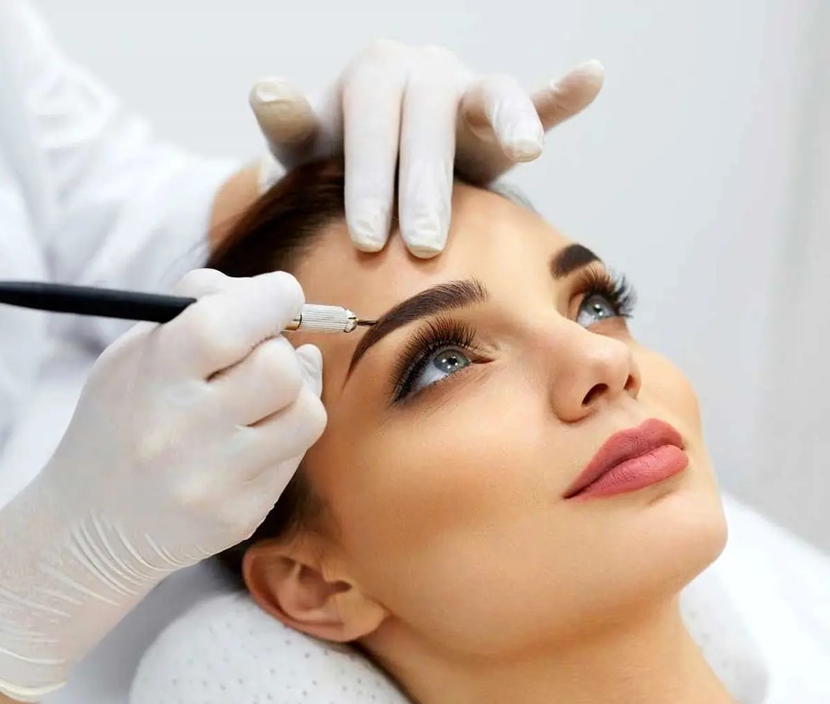 معایب و مزایای فیبروز ابرو