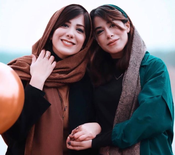 باران نیکراه و خواهرش