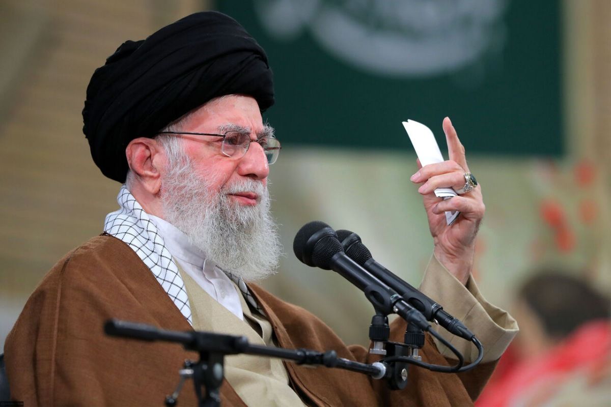 سید علی خامنه ای رهبر شهید