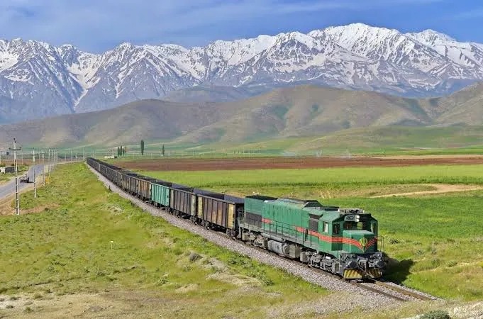 سفر جذاب پاییزی را با قطارهای گردشگری تجربه کنید قطار گردشگری تهران کاشان