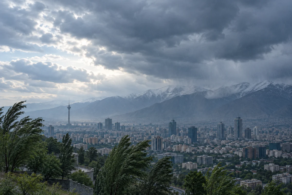 آسمان ابری تهران با باران پراکنده و باد؛ جلوه‌ای از تغییر آب و هوای تهران